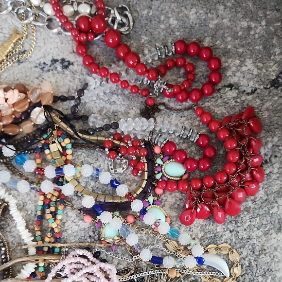 5 Lbs Of Necklaces - Picture 4 of 7